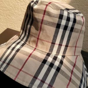 COPY - Burberry bucket hat